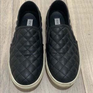 Steve Madden black quilted sneakers